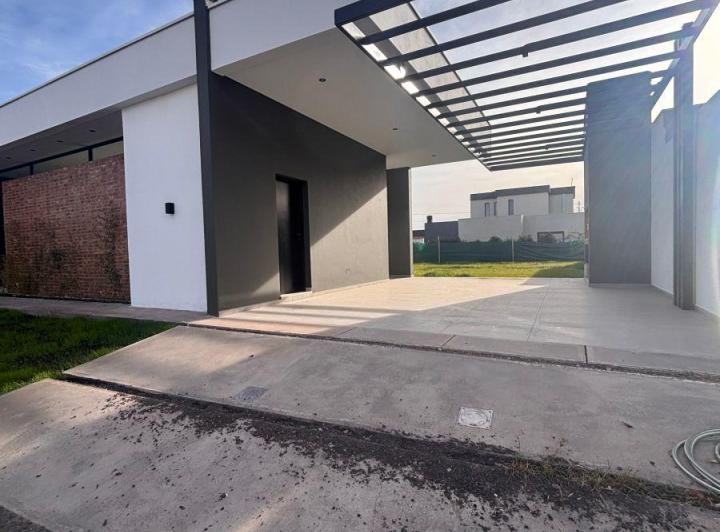 Casa · 193m² · 5 Ambientes · 2 Cocheras