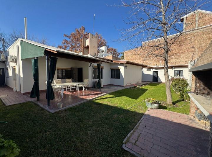 Casa · 358m² · 12 Ambientes · 1 Cochera