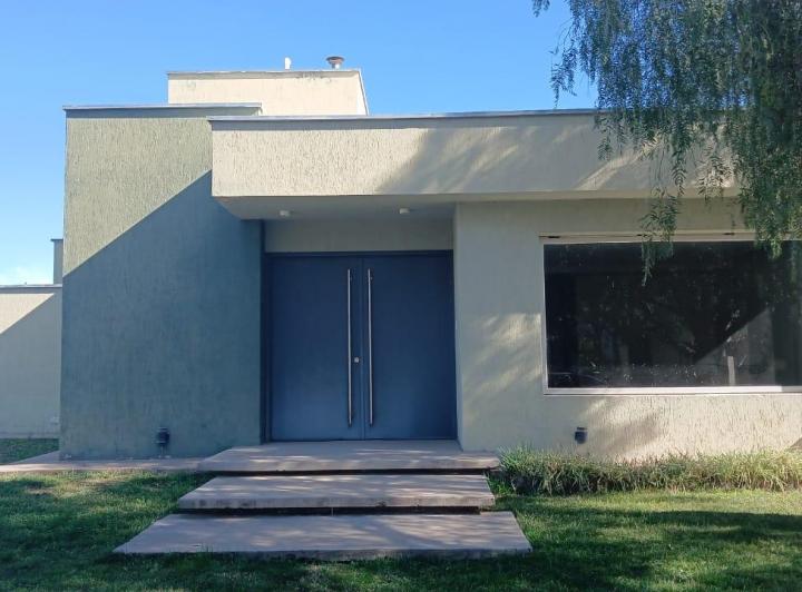 Casa · 220m² · 10 Ambientes · 2 Cocheras