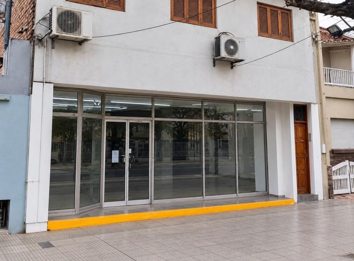 Local comercial · 232m²