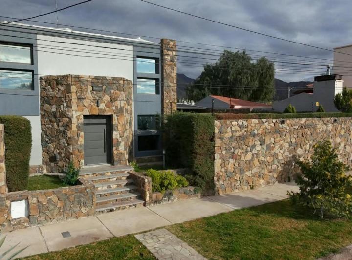 Casa · 186m² · 2 Dormitorios · 1 Cochera
