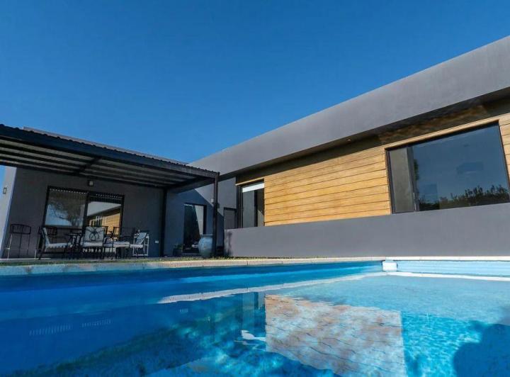 Casa · 210m² · 2 Cocheras