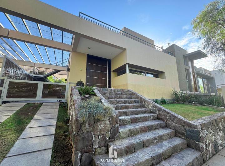Casa · 180m² · 3 Dormitorios · 1 Cochera