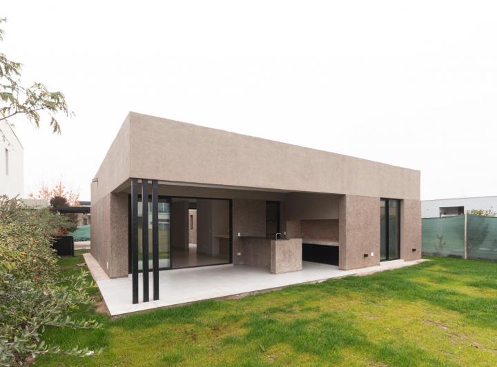 Casa · 143m² · 4 Ambientes · 2 Cocheras