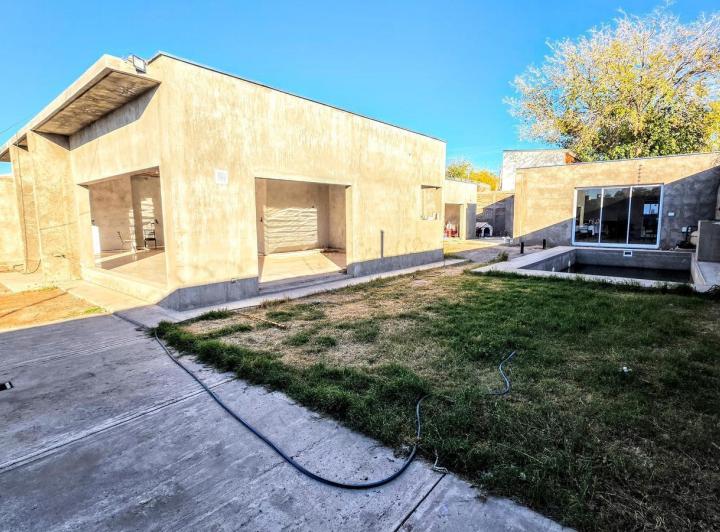 Casa · 190m² · 5 Ambientes · 2 Cocheras