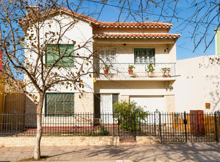 Casa · 120m² · 6 Ambientes · 1 Cochera