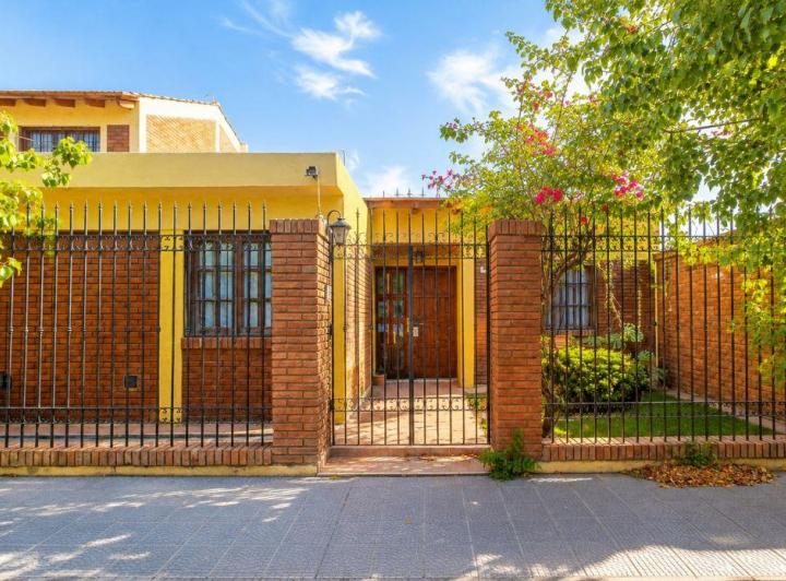Casa · 183m² · 6 Ambientes · 1 Cochera