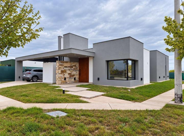 Casa · 140m² · 5 Ambientes · 2 Cocheras