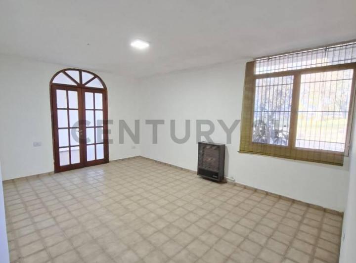 Casa · 170m² · 3 Dormitorios · 2 Cocheras