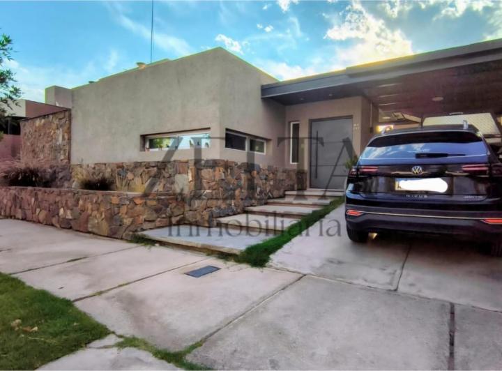 Casa · 179m² · 4 Ambientes · 1 Cochera