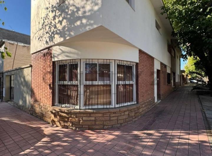 Casa · 150m² · 5 Ambientes · 3 Cocheras