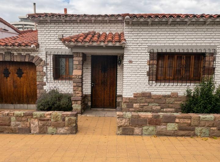 Casa · 143m² · 5 Ambientes · 1 Cochera
