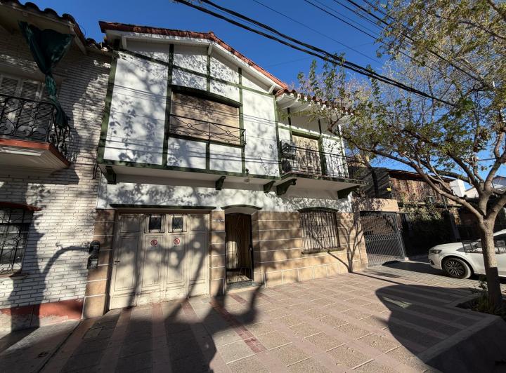 Casa · 196m² · 4 Dormitorios · 1 Cochera
