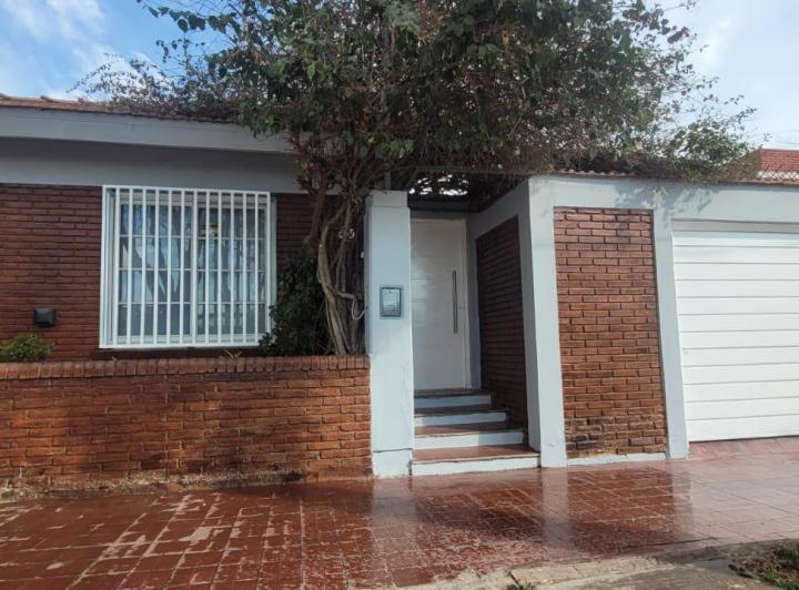 Casa · 110m² · 3 Dormitorios · 2 Cocheras