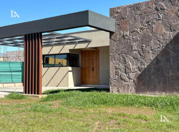 Casa · 500m² · 5 Ambientes · 2 Cocheras