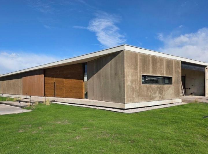 Casa · 219m² · 6 Ambientes · 2 Cocheras