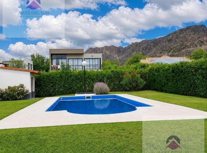 Casa · 204m² · 4 Ambientes · 2 Cocheras