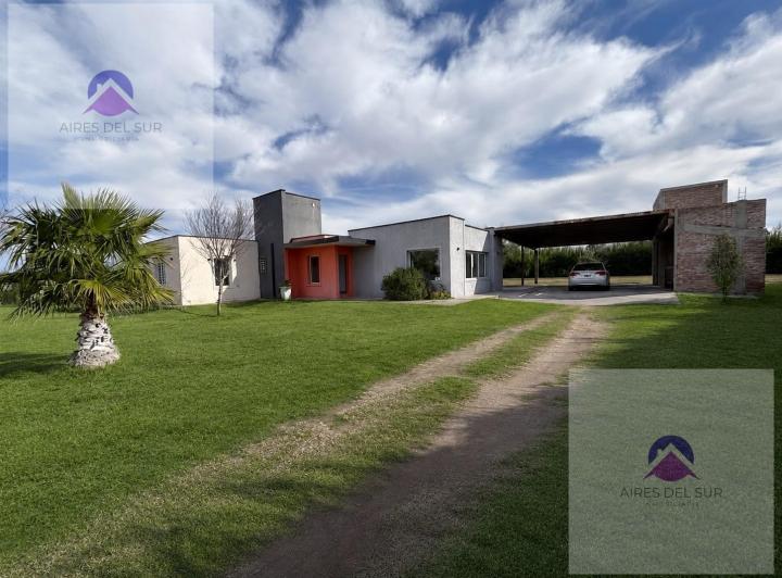 Casa · 280m² · 5 Ambientes · 2 Cocheras