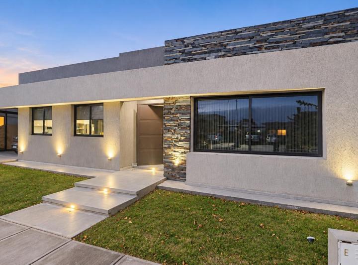 Casa · 170m² · 5 Ambientes · 2 Cocheras