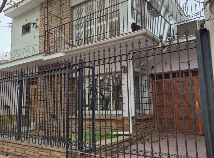 Casa · 266m² · 18 Ambientes · 2 Cocheras