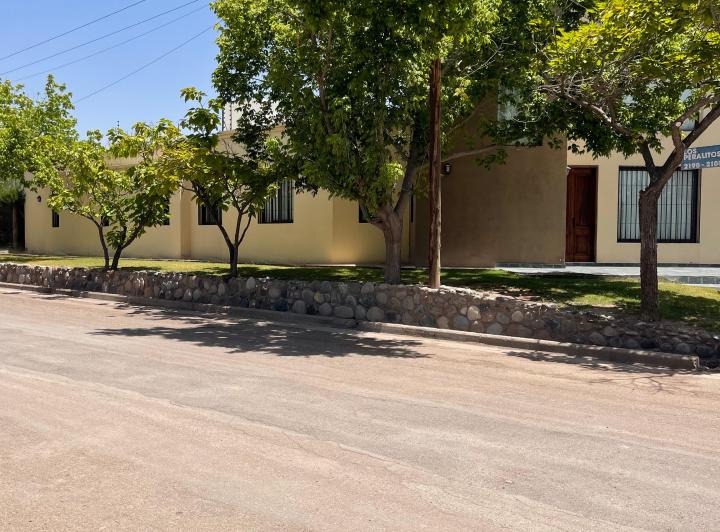 Casa · 300m² · 8 Ambientes · 2 Cocheras
