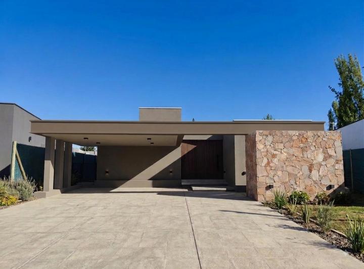 Casa · 187m² · 5 Ambientes · 2 Cocheras