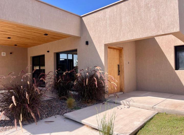 Casa · 200m² · 6 Ambientes · 1 Cochera
