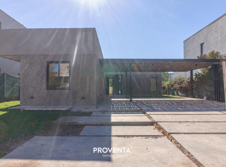 Casa · 143m² · 5 Ambientes · 3 Cocheras