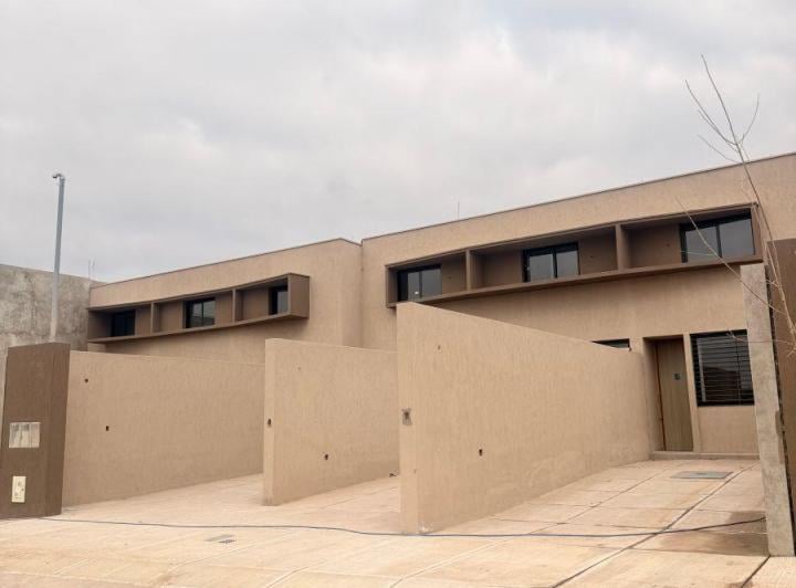 Casa · 100m² · 5 Ambientes · 2 Cocheras