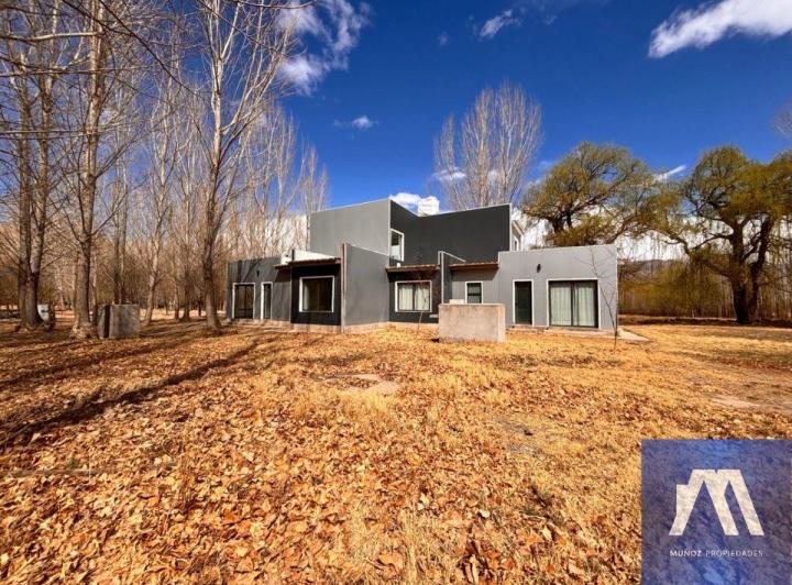 Casa · 270m² · 10 Ambientes · 8 Cocheras