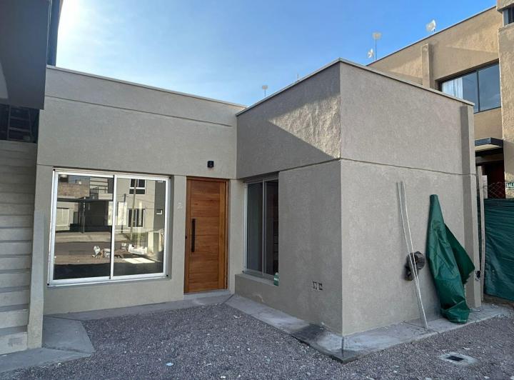 Casa · 75m² · 2 Dormitorios · 1 Cochera