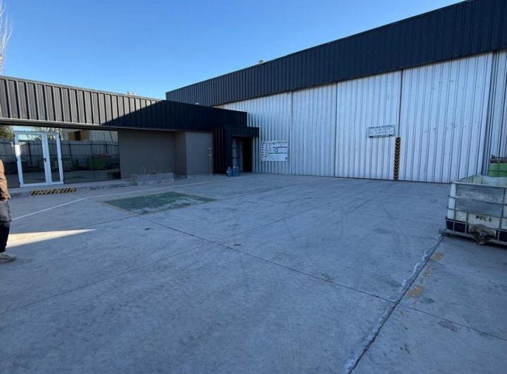 Bodega-Galpón · 1776m² · 5 Ambientes