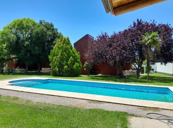 Casa · 408m² · 9 Ambientes · 3 Cocheras