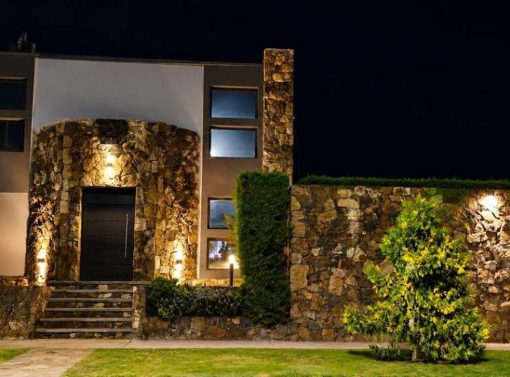Casa · 185m² · 5 Ambientes · 2 Cocheras