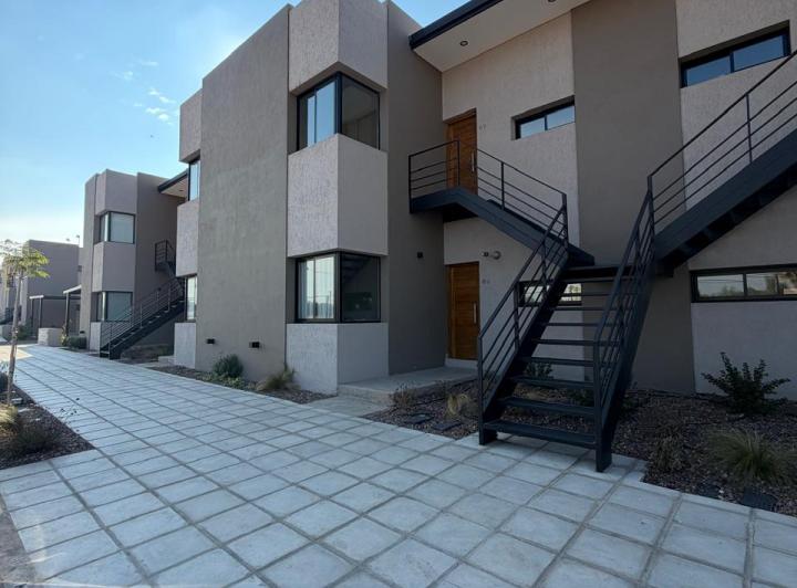 Departamento · 80m² · 6 Ambientes · 1 Cochera