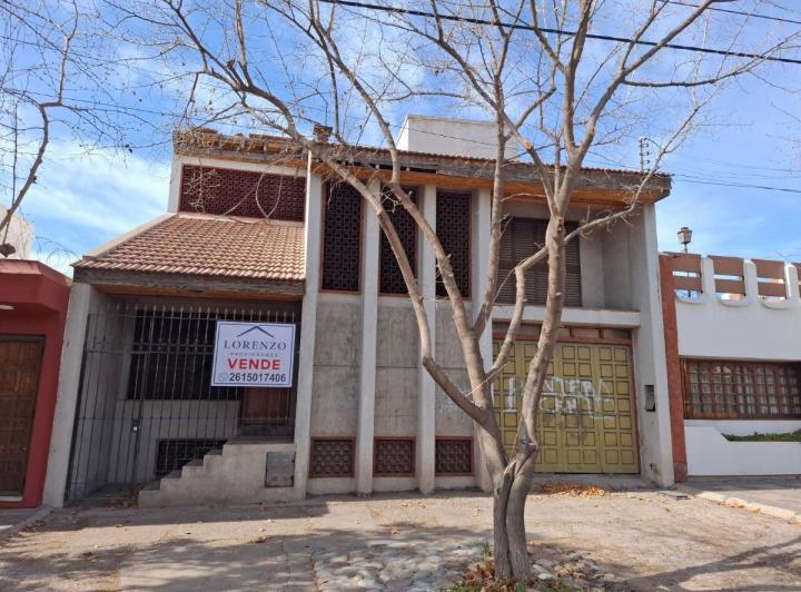 Casa · 300m² · 1 Ambiente · 2 Cocheras