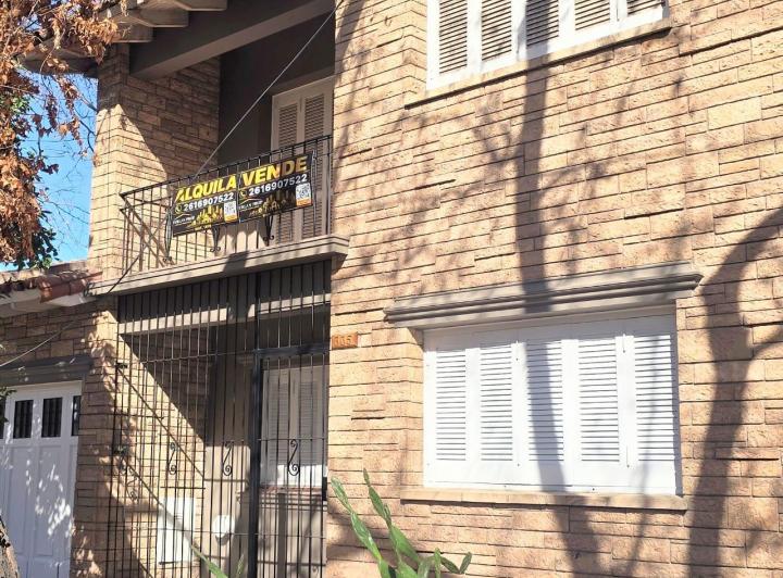 Casa · 200m² · 4 Dormitorios · 1 Cochera