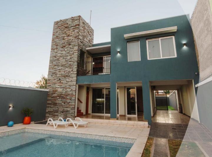 Casa · 223m² · 5 Ambientes · 2 Cocheras