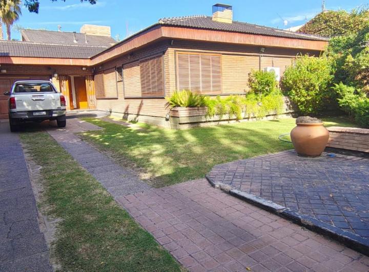 Casa · 416m² · 8 Ambientes · 1 Cochera