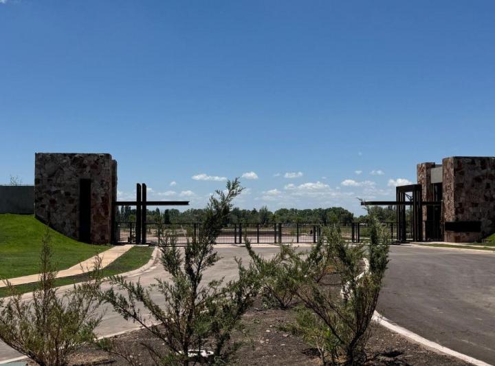 Terreno · 712m²