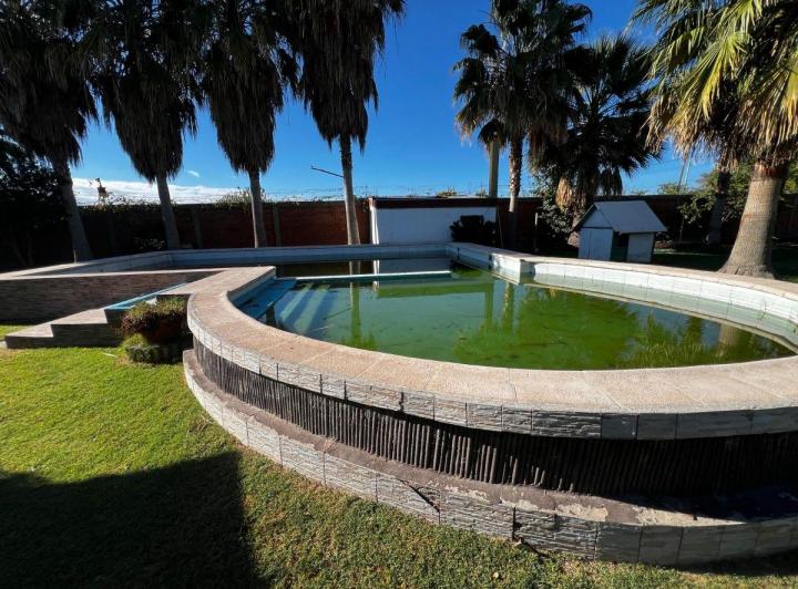Casa · 220m² · 6 Ambientes · 4 Cocheras