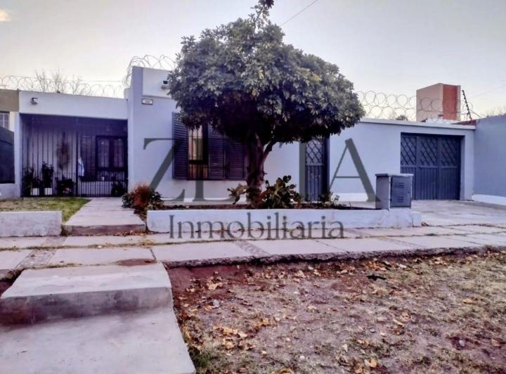 Casa · 72m² · 4 Ambientes · 1 Cochera