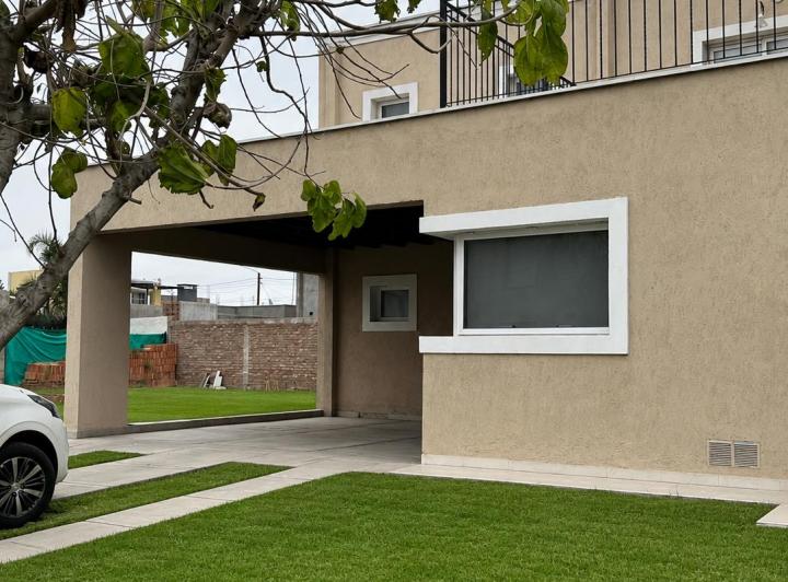 Casa · 300m² · 6 Ambientes · 1 Cochera