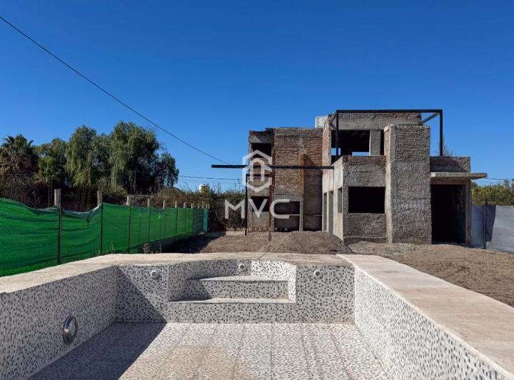 Casa · 172m² · 3 Dormitorios · 2 Cocheras