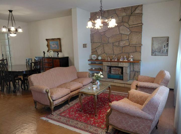 Casa · 292m² · 7 Ambientes · 1 Cochera