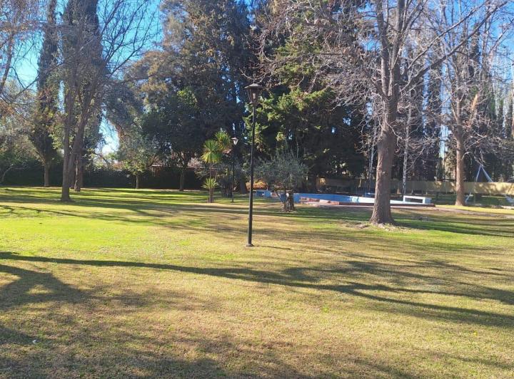 Casa · 3500m² · 5 Ambientes · 4 Cocheras