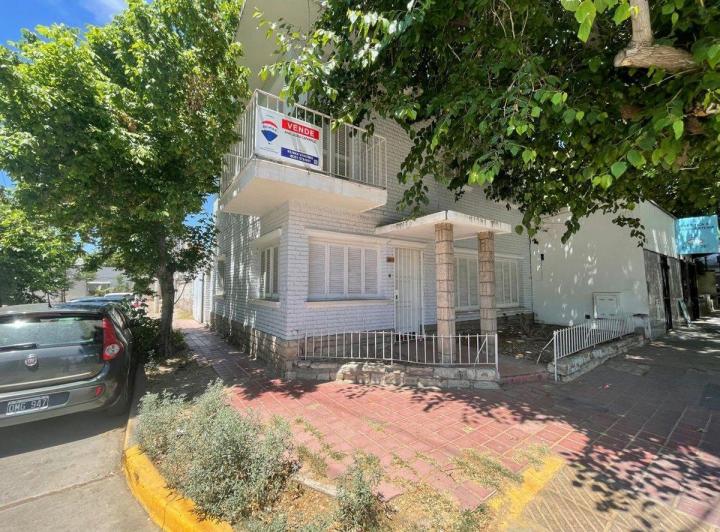 Casa · 135m² · 8 Ambientes · 1 Cochera