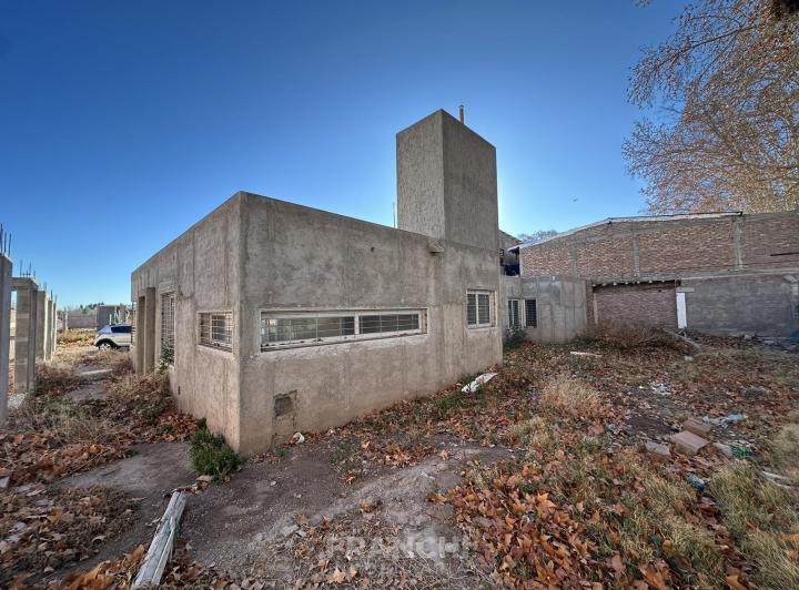 Casa · 128m² · 3 Dormitorios · 2 Cocheras