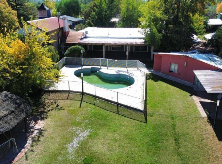 Casa · 340m² · 6 Ambientes · 4 Cocheras