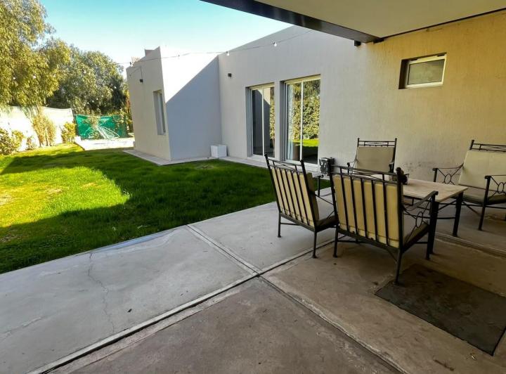 Casa · 213m² · 5 Ambientes · 2 Cocheras
